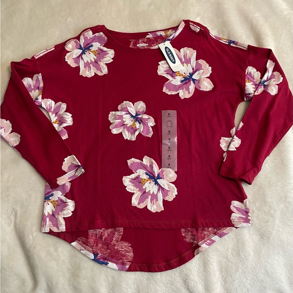 NWT. Old Navy Girls Top. Size S (6-7). Burgundy with flowers.
